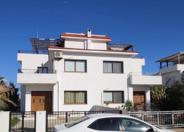 iskele'de full eşyalı satılık tripleks villa