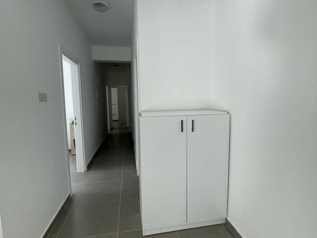 3+1 Null Gebäude neben Schieberegler terminal 2 Etagen möblierte separate Küche mit Balkon super Lage 350 stg 3+3 6+6 zahlung 2 Anzahlung 05338711922 05338616118 ** 