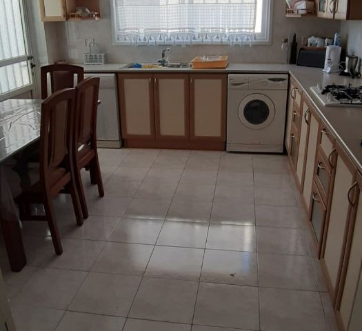 Kyrenia Zentrum in der Nähe von überall Hotel durak in der Nähe von Märkten in der Gegend 500 stg 2 Kaution 1 Servicegebühr 05338711922 053386161118 kamsel Immobilien ** 