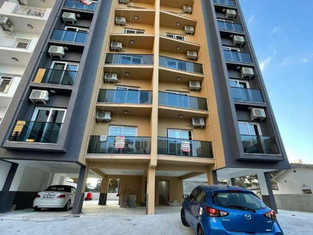 super luxury apartment in kaymaklı 1 min walk to the market from the stops Paying 7500 TL deposit 10 thousand TL deposit 05338711922 05338616118 kamsel real estate ** 