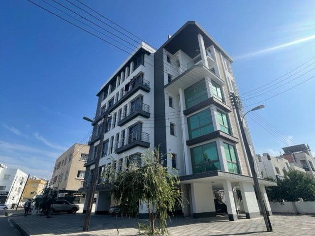 KAYMAKLIDA MACAKIZI ARKASI DURAK MARKET  1 DK YÜRÜME HER ODA KİLİMALI ASANSÖRLÜ  / 1+1 DAİRE aylık  ÖDEMELİ 400 STG 05338711922 05338616118 