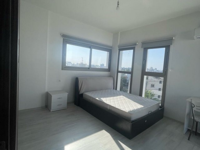 KAYMAKLIDA MACAKIZI ARKASI DURAK MARKET  1 DK YÜRÜME HER ODA KİLİMALI ASANSÖRLÜ  / 1+1 DAİRE aylık  ÖDEMELİ 400 STG 05338711922 05338616118 