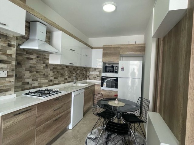 Nicosia Marmara Park neben 2+1 Wohnung komplett möbliert 6+6 Zahlung 2 Kautionen 1 Etage 05338711922 05338616118