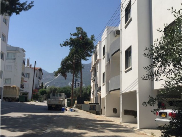 Girne Merkez Zeytinlikte sahibinden satılık komple blok bina apartman.   Yatırıma uygun kiracısı mevcut  (10 daire) KOMISYON YOK/Great opportunity for an investment block of apartment for sale from the owner in Kyrenia   Center Zeytinlik