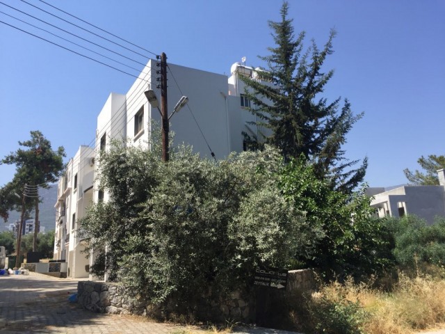 Girne Merkez Zeytinlikte sahibinden satılık komple blok bina apartman.   Yatırıma uygun kiracısı mevcut  (10 daire) KOMISYON YOK/Great opportunity for an investment block of apartment for sale from the owner in Kyrenia   Center Zeytinlik