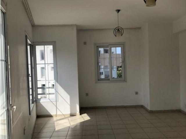 3+1 unmöblierte Wohnung im Zentrum von Kyrenia