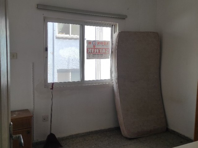 MAĞUSA MERKEZDE SATILIK 2+1 DAİRE.