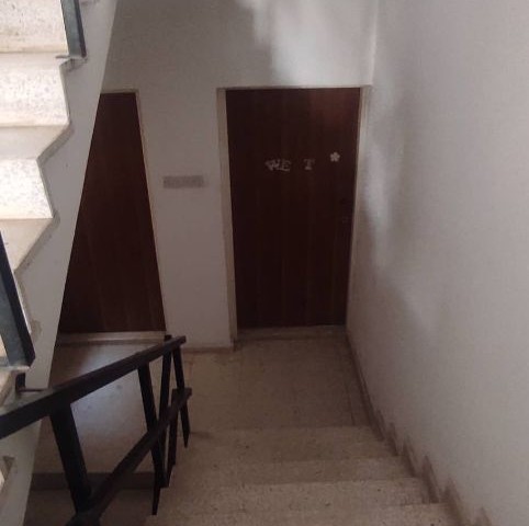 MAĞUSA MERKEZDE SATILIK 3+1 DAİRE.