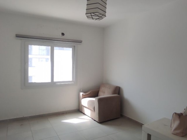 MAĞUSA MERKEZDE KİRALIK 2+1 DAİRE.