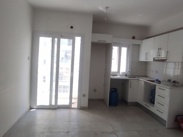 MAĞUSA MERKEZDE KİRALIK 2+1 DAİRE.