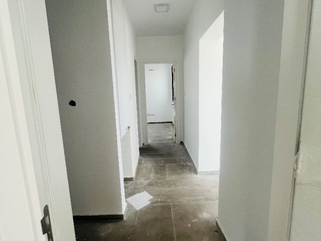 2+1 FLAT FOR SALE IN MAGUSA YENİBOGAZICI REGION.