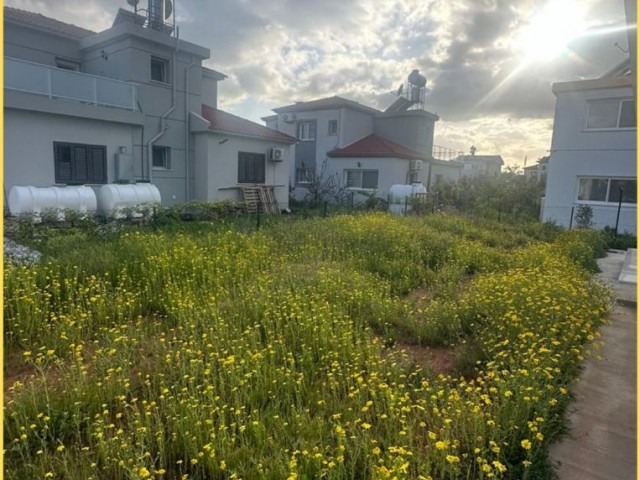 3+1 EINSTÖCKIGE, SPEZIELL ERBAUTE VIERSTÖCKIGE VILLAVILLA MIT GARTENPOOL AUF EINER SEITE STEHT IN DER UMGEBUNG FAMAGUSTA TUZLA ZUM VERKAUF.