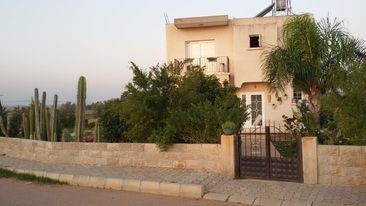 A DETACHED DUPLEX HOUSE WITH A GARDEN AND A WELL FOR SALE IN THE VILLAGE OF HORSEMEN ** 