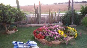 یک خانه دوبلکس جداگانه با یک باغ و یک چاه اب برای فروش در روستای سواران ** 