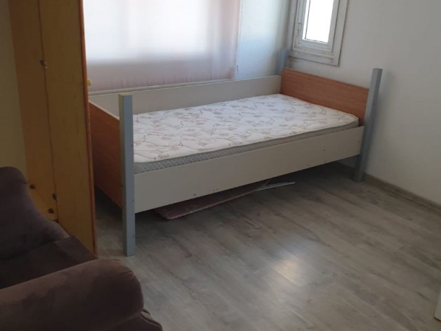 GAZİMAGUSA MERKEZDE SATILIK 2+1 EŞYALI DAİRE