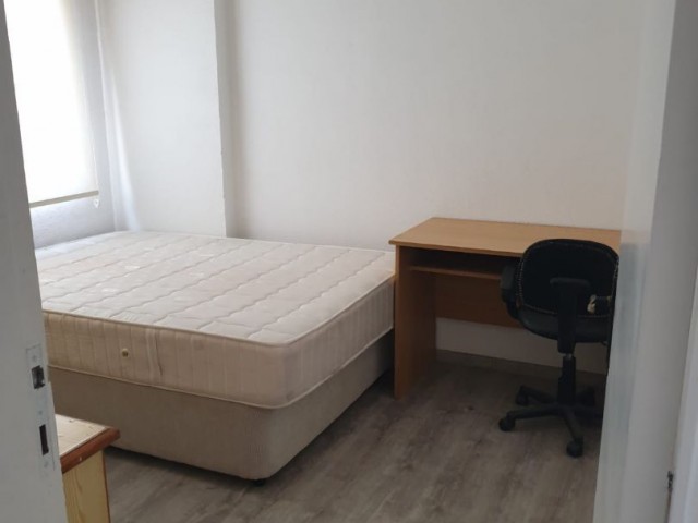 GAZİMAGUSA MERKEZDE SATILIK 2+1 EŞYALI DAİRE