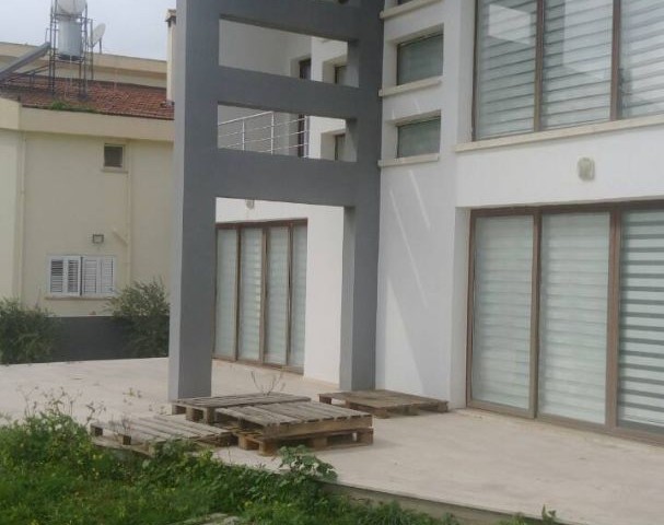 4+1 DETACHED VILLA WITH FIRE AND GARDEN WITH TURKISH COOK IN L/SA GÖNYELİ