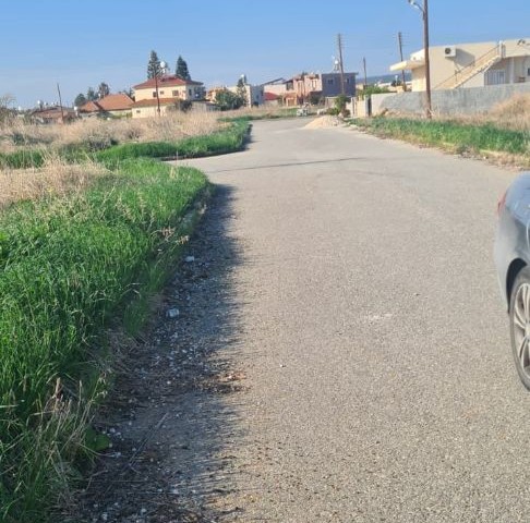 GRUNDSTÜCK, GEEIGNET FÜR DEN BAU EINES TÜRKISCHEN KOÇANLI-HAUSES ZUM VERKAUF IM DORF BEYARMUDU