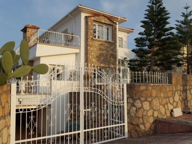 Müstakil Villa Deniz Kıyısı Sahibinden 3+1 Girne Karaoğlanoğlu