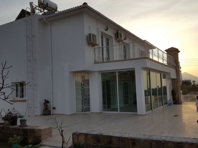 Müstakil Villa Deniz Kıyısı Sahibinden 3+1 Girne Karaoğlanoğlu