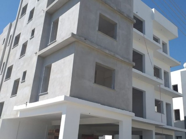 Wohnungen zum Verkauf an der Hauptstraße in Küçük Kaymaklı