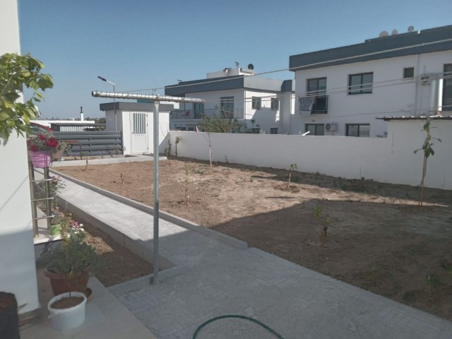 Alayköy villas area, away from the noise of the city, ground floor, large garden, 130 m2, 3 + 1 flat for sale in the style of a detached house