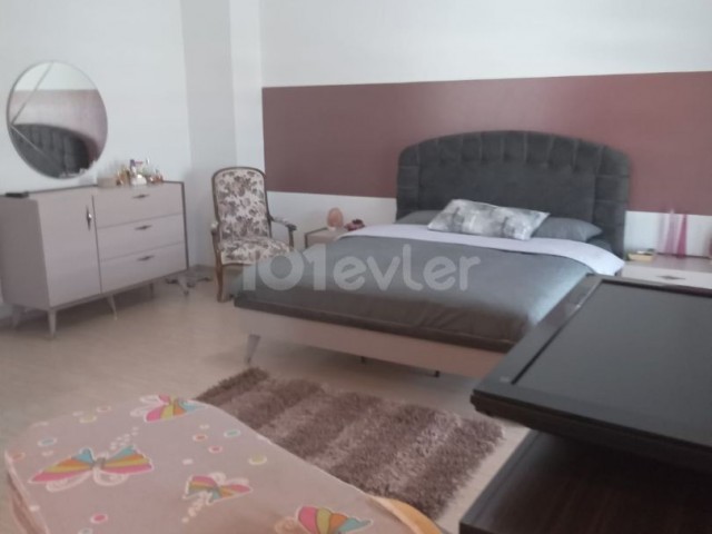 Luxury Living Opportunity in Hamitköy 4+1 Villa with Pool for Sale