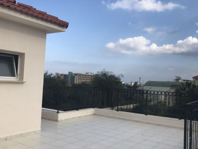 FIRSAT!!ALSANCAKTA,725 M2 KULLANIM ALANLI,SATILIK  VİLLA.. 