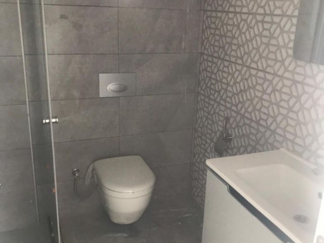 GİRNE MERKEZDE,2+1,DAĞ VE DENİZ MANZARALI,ASANSÖRLÜ,SATILIK DAİRE..