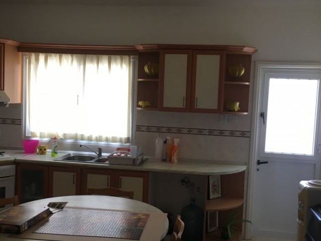 Yenikent te çok geniş nezih bir mahallede kiralık 3+1 daire 