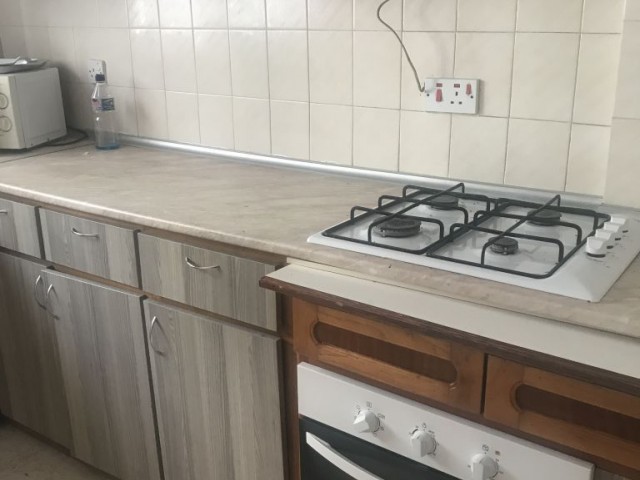 GİRNE MERKEZ DE PARK AVM KARŞISI FUL EŞYALI 2+1 KİRALIK DAİRE..