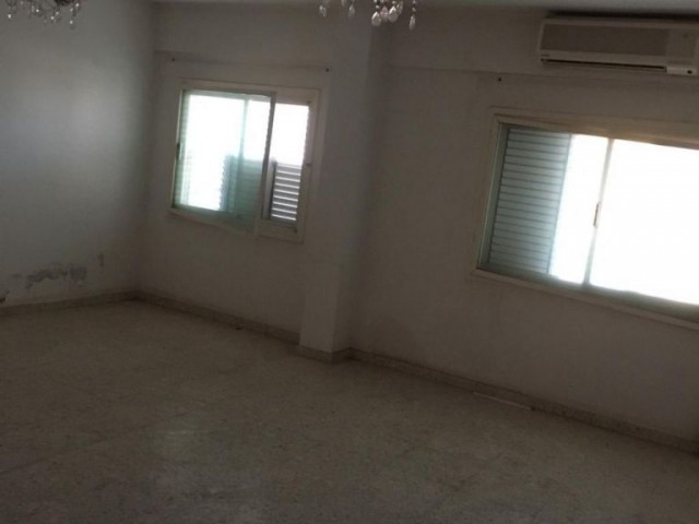 MUHTEŞEM LOCASYON!! ORTAKÖY DE  ÇOK GENİŞ(145 M2)  3+1 SATILIK DAİRE..