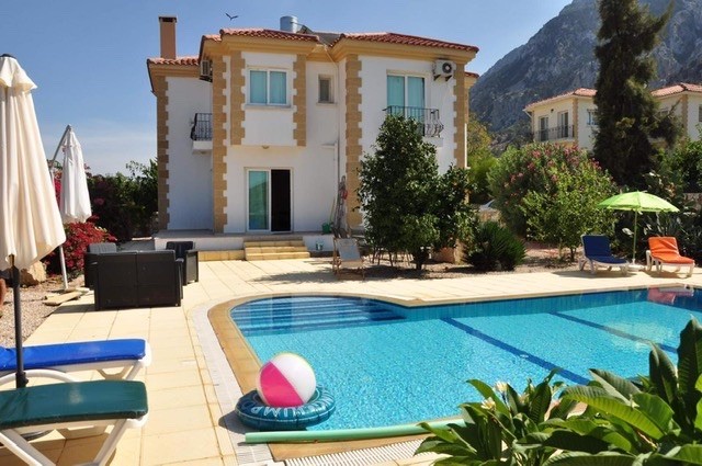 KARSIYAKA IS ALSO FOR RENT WITH ITS OWN PRIVATE POOL... فيلا للإيجار بي منطقة كيرنا معا مسبح ** 