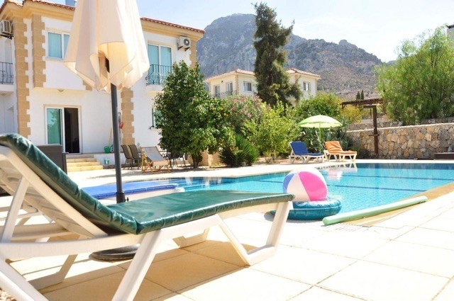 KARSIYAKA IS ALSO FOR RENT WITH ITS OWN PRIVATE POOL... فيلا للإيجار بي منطقة كيرنا معا مسبح ** 