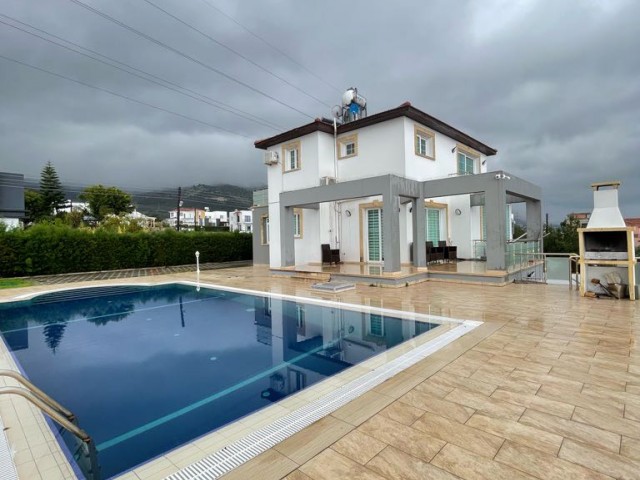 LLOGARA 3 + 1 VILLA MIT POOL ZU VERMIETEN IN CHATALKÖY !! فيلا لليجار بي كيرنا ٣+١ ** 