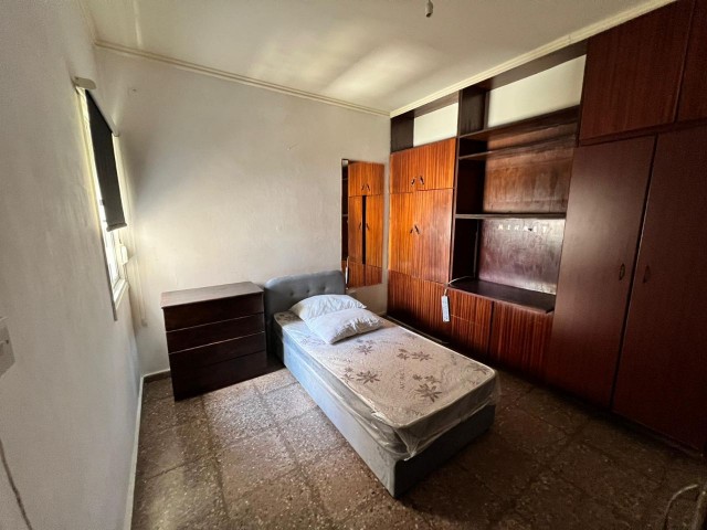 A FULLY FURNISHED 3 + 1 APARTMENT FOR RENT AT THE BOTTOM OF THE STOPS WITH A SMALL CREAM !! شقة لليجار بي قيمقلي مقابيل المواقف ** 