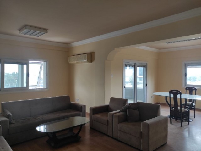 RENT AN APARTMENT VERY CLOSE TO THE STOPS IN KÜÇÜK KAYMAKLI شقة للإجار 3+1 قرب المواقف على الشارع بالقيمقلي ** 