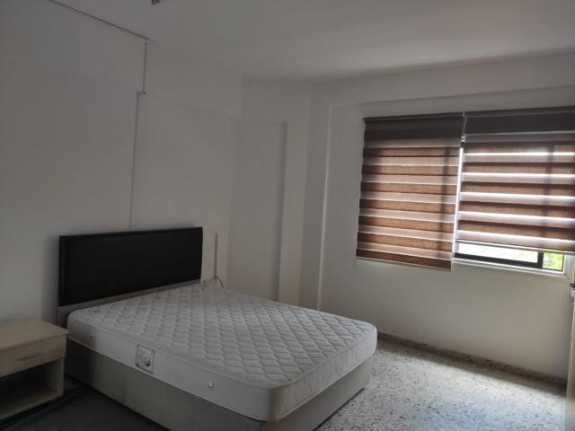 RENT AN APARTMENT VERY CLOSE TO THE STOPS IN KÜÇÜK KAYMAKLI شقة للإجار 3+1 قرب المواقف على الشارع بالقيمقلي ** 