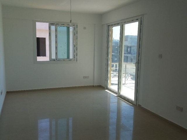 NEUE LUXUSWOHNUNGEN 2+1 90 M2 IN GÖNYELI