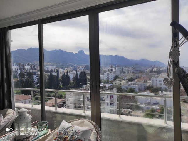 3+1 KOMPLETT MÖBLIERTES PENTHOUSE IM ZENTRUM VON KYRENIA