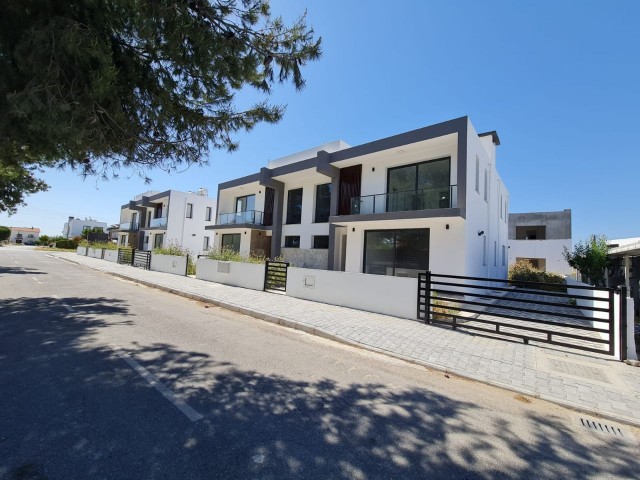 4+1 MODERNE UND LUXURIÖSE DOPPELVILLA IN DER REGION GÖNYELİ YENİKENT 