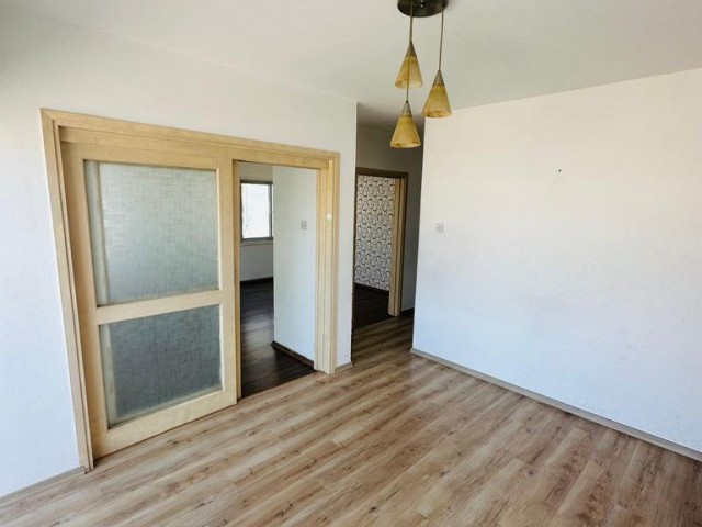 HERGESTELLT IN DER TÜRKEI, VOLLSTÄNDIG RENOVIERT, FANTASTISCHE 3+1 SEHR GERÄUMIGE WOHNUNG IN MARMARA!!!!