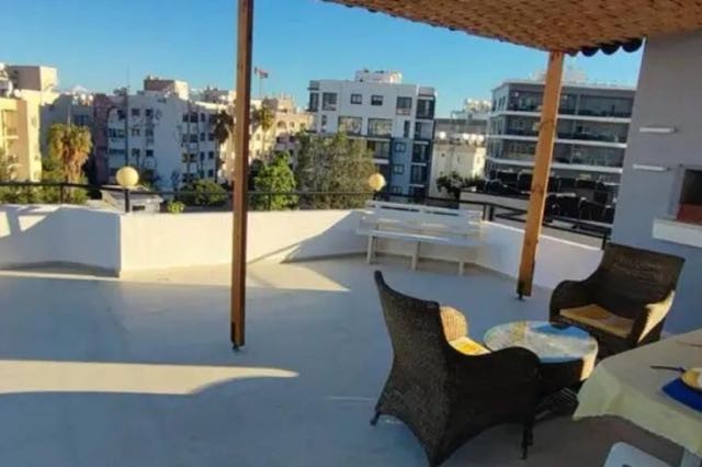 2+1 KOMPLETT MÖBLIERTES PENTHOUSE ZUM VERKAUF IM KYRENIA CENTER