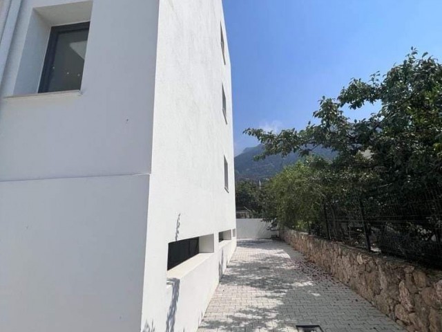 WOHNUNG ZUM VERKAUF IN DER SCHÖNSTEN LAGE VON LAPTA, MIT UNGLAUBLICHEM BLICK AUF DIE NATUR, DIE BERGE UND DAS MEER