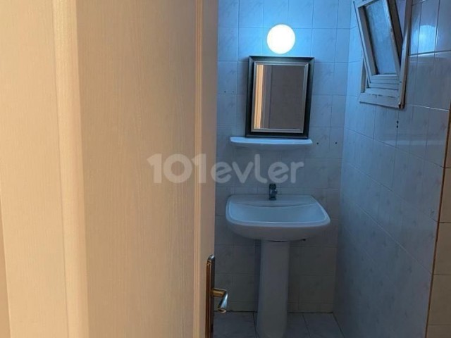 KÜÇÜK KAYMAKLIDAŞOMİNELİ VERY SPACIOUS 3+1 FLAT FOR SALE AT AN UNMISSABLE PRICE