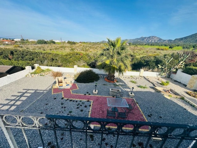 3+1 VILLA ZUM VERKAUF IN TATLISU, MIT BERGBLICK UND MEERBLICK, AUF EINEM 750 M2 GRUNDSTÜCK, NUR WENIGE LÄNGE ZUM MEER.