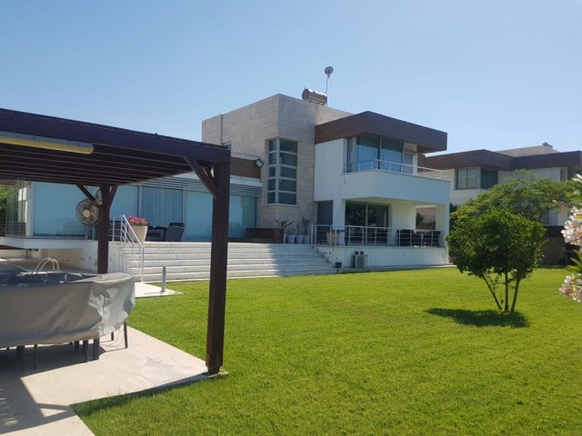 Girne Çatalköy Satılık Villa /  Denize Sıfır