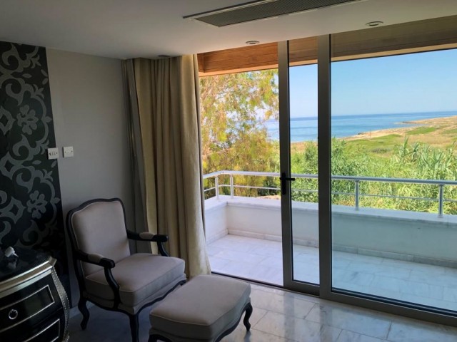 Girne Çatalköy Satılık Villa /  Denize Sıfır