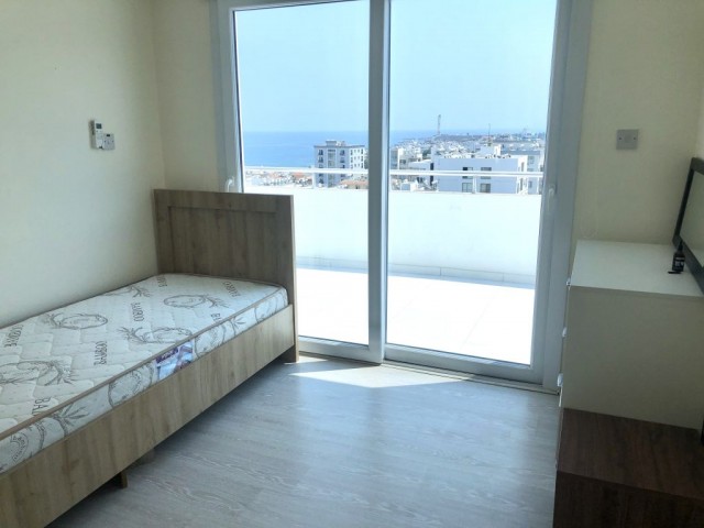 Girne merkezde Kaşgar bölgesinde Kiralık 3+1 Penthouse muhteşem manzaralı