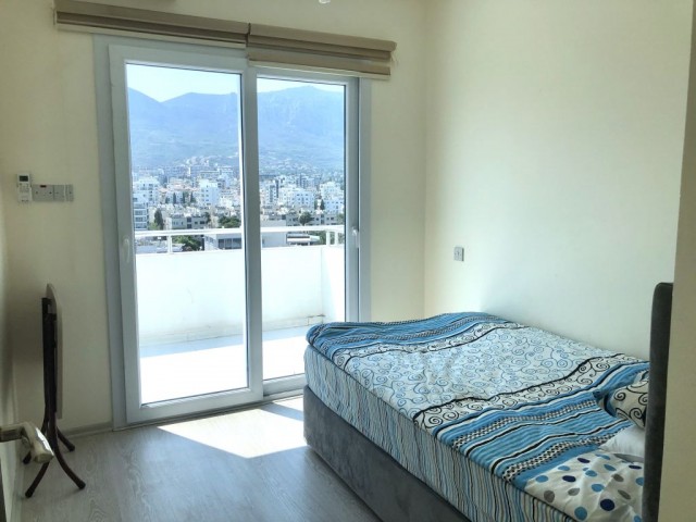 Girne merkezde Kaşgar bölgesinde Kiralık 3+1 Penthouse muhteşem manzaralı